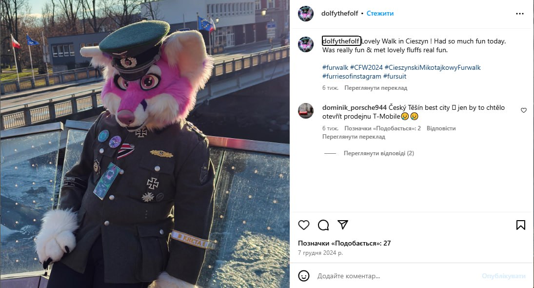 Скриншот Instagram-поста @dolfythefolf: фурсьют DOLFY в мундире вермахта на прогулке #CzeszynMikotajkowyFurwalk; подпись «Lovely Walk in Cieszyn, Had so much fun today»; 27 лайков, 7 декабря 2024 (9/21).