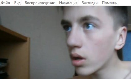 Кадр из слитого видео: фурсьют-сцена, снятая против света.