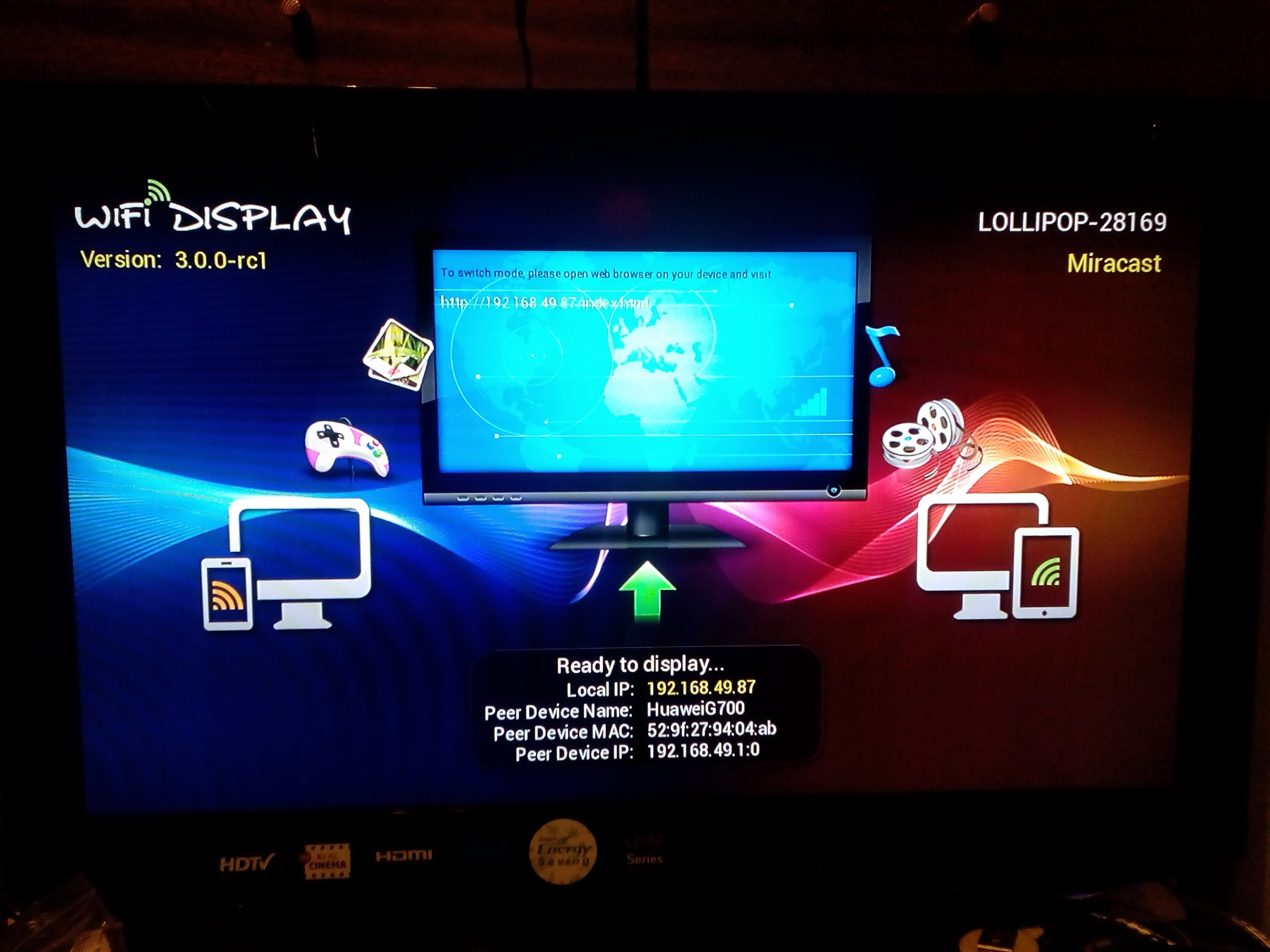 Экран телевизора HDTV: приложение WiFi Display версии 3.0.0-rc1 в режиме Miracast, статус «Ready to display», подключено устройство HuaweiG700 по IP 192.168.49.87