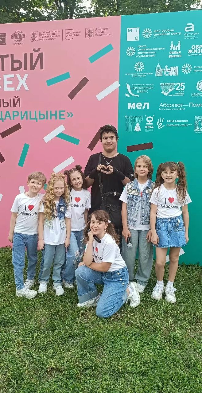 📋 ВКонтакте, комментарии: «Женя Сизов 🌸»: «Поскорее бы ребята, воюющие за нашу родину вернулись домой, чтоб навести порядок...»; «Кирпич Кирпичный 🚧»: «Женя, сам то че на СВО не пошёл?) обосрался?»; «Женя Сизов 🌸» ответил Кирпичу: «Кирпич, а сам я фурриёб, который ждёт смерти от настоящих мужчин.» [выделено красным]; «Женя Сизов 🌸»: «Кирпич, я не люблю насилие».