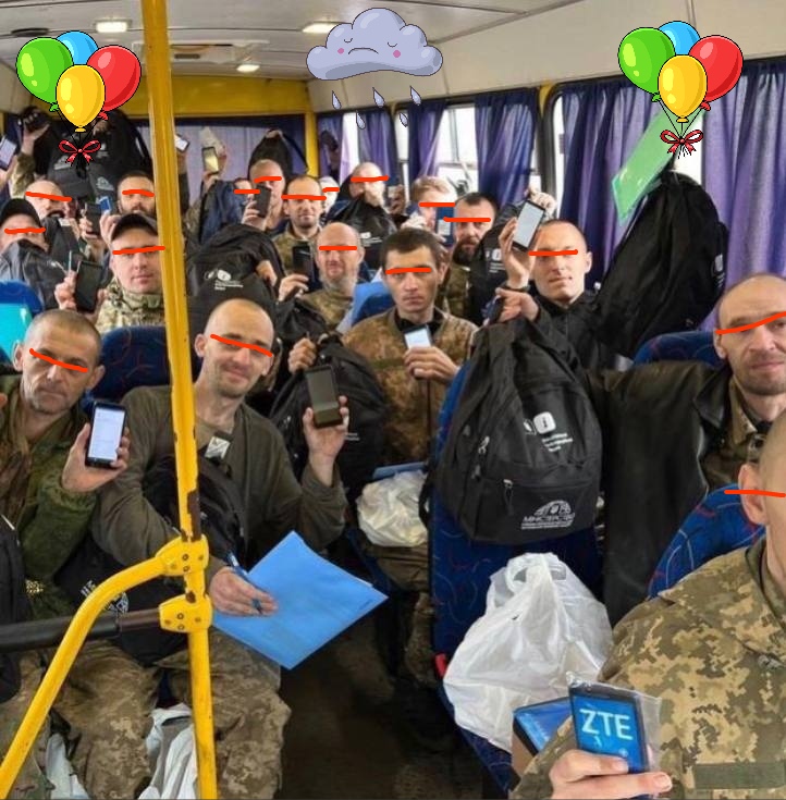 📷 Военные в автобусе держат телефоны/показывают их в камеру (лица перечёркнуты, оранжевые стикеры-очки). Стикеры воздушные шарики. Внизу виден телефон ZTE и синяя папка с документами.